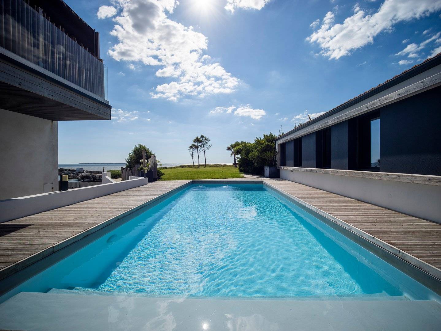 large piscine villa camping à la corniche la rochelle